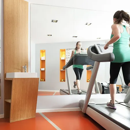 מלון Novotel Off Grand Place 4*